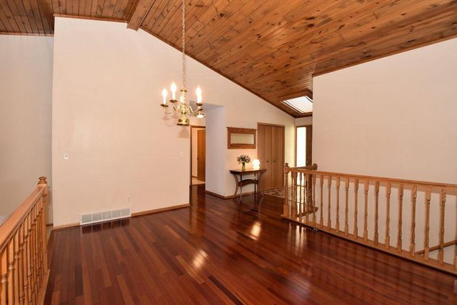 1040 Lansdowne COURT, Brookfield, WI 53045