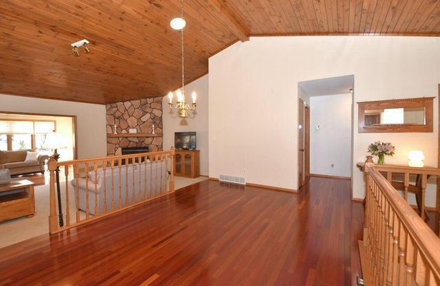 1040 Lansdowne COURT, Brookfield, WI 53045