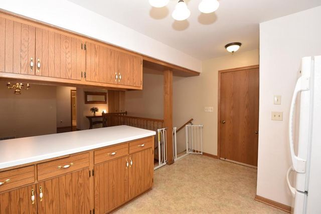 1040 Lansdowne COURT, Brookfield, WI 53045