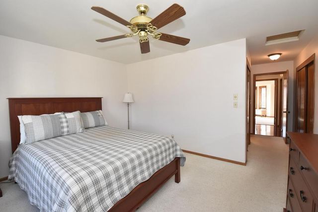 1040 Lansdowne COURT, Brookfield, WI 53045