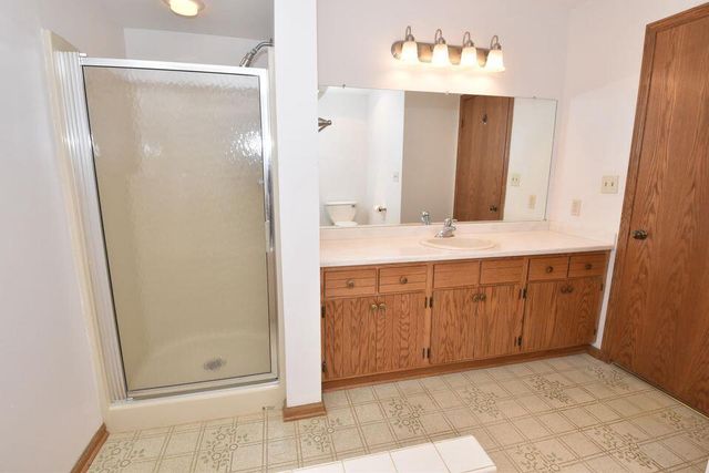 1040 Lansdowne COURT, Brookfield, WI 53045