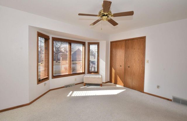 1040 Lansdowne COURT, Brookfield, WI 53045