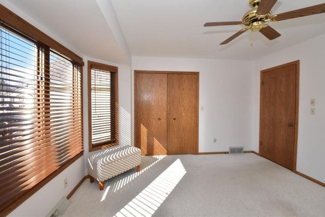 1040 Lansdowne COURT, Brookfield, WI 53045