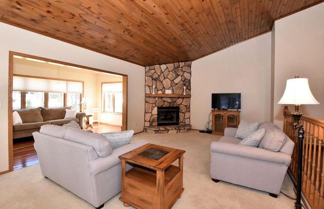 1040 Lansdowne COURT, Brookfield, WI 53045