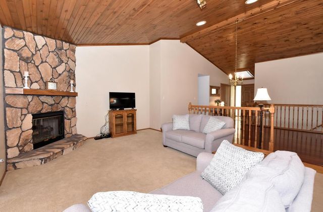 1040 Lansdowne COURT, Brookfield, WI 53045