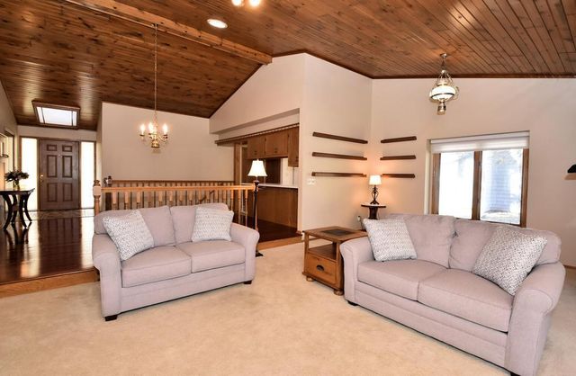 1040 Lansdowne COURT, Brookfield, WI 53045