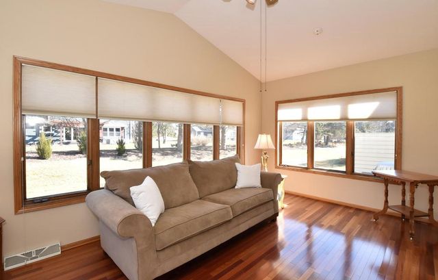 1040 Lansdowne COURT, Brookfield, WI 53045