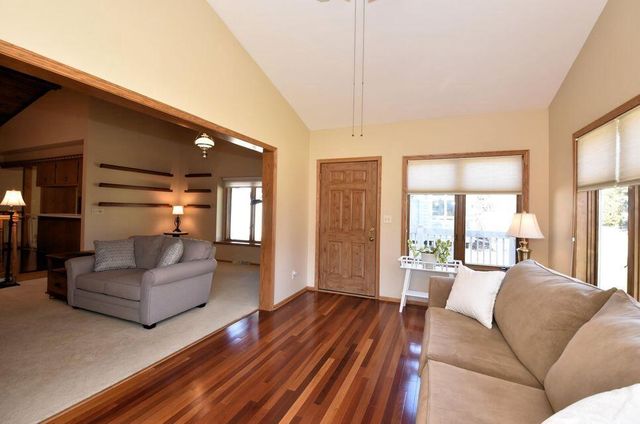 1040 Lansdowne COURT, Brookfield, WI 53045