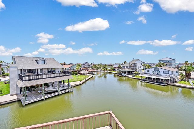 214 Easterly Drive, Tiki Island, TX 77554