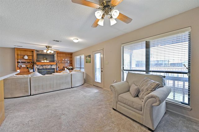214 Easterly Drive, Tiki Island, TX 77554