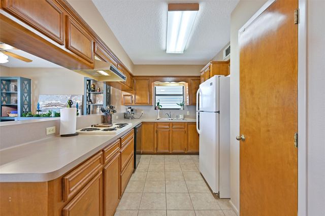 214 Easterly Drive, Tiki Island, TX 77554