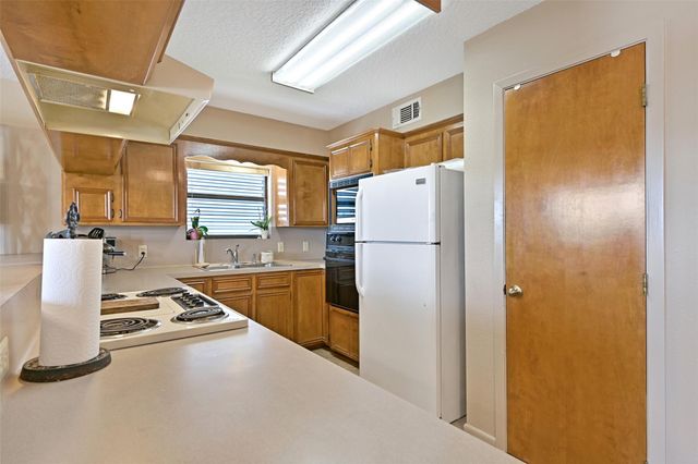 214 Easterly Drive, Tiki Island, TX 77554