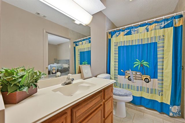 214 Easterly Drive, Tiki Island, TX 77554
