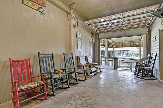 214 Easterly Drive, Tiki Island, TX 77554
