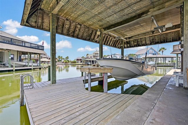 214 Easterly Drive, Tiki Island, TX 77554