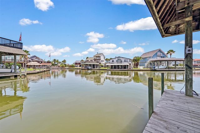 214 Easterly Drive, Tiki Island, TX 77554