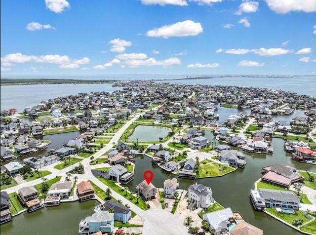 214 Easterly Drive, Tiki Island, TX 77554