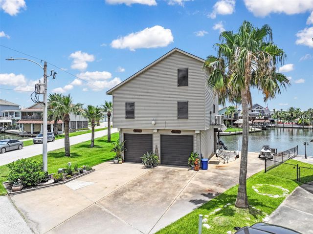 214 Easterly Drive, Tiki Island, TX 77554
