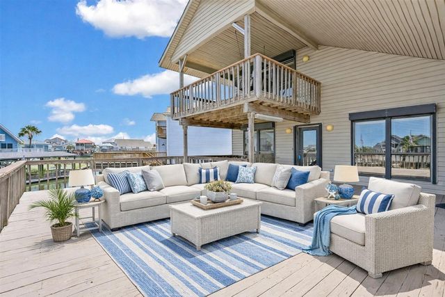 214 Easterly Drive, Tiki Island, TX 77554