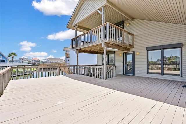 214 Easterly Drive, Tiki Island, TX 77554