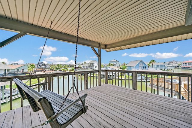 214 Easterly Drive, Tiki Island, TX 77554
