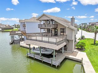 214 Easterly Drive, Tiki Island, TX 77554
