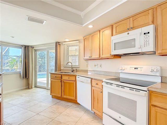 144 SW 38th TER, Cape Coral, FL 33914