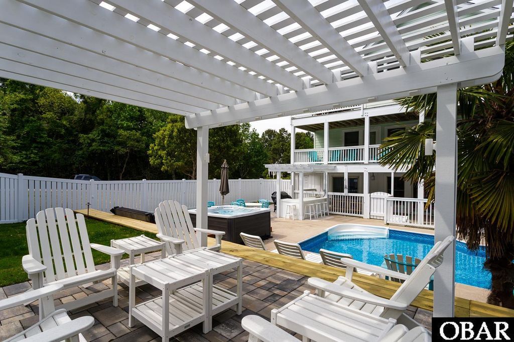 Image 13 of property listing at 111 Four Seasons Lane, Duck, NC 27949