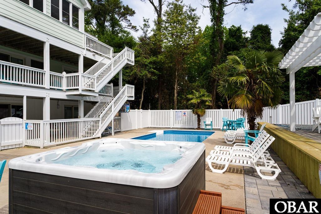 Image 18 of property listing at 111 Four Seasons Lane, Duck, NC 27949