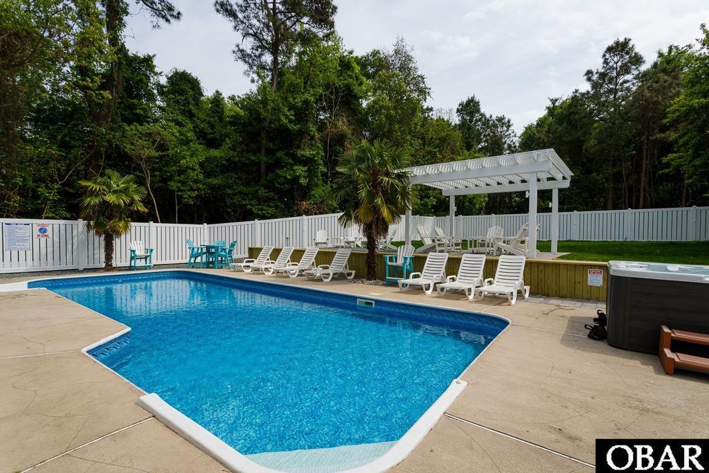 Image 8 of property listing at 111 Four Seasons Lane, Duck, NC 27949