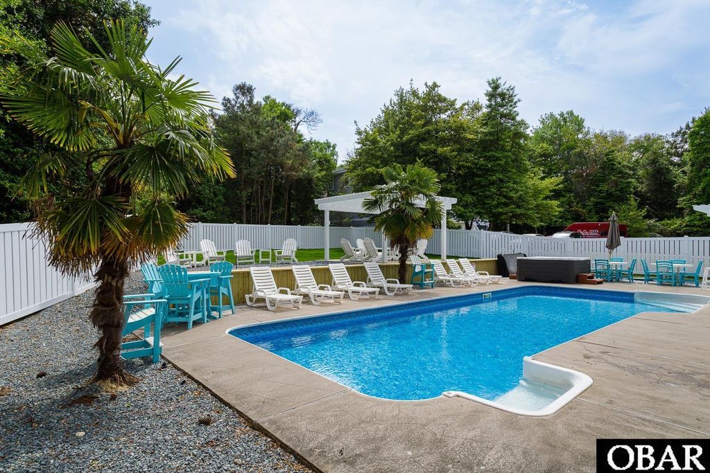Image 10 of property listing at 111 Four Seasons Lane, Duck, NC 27949
