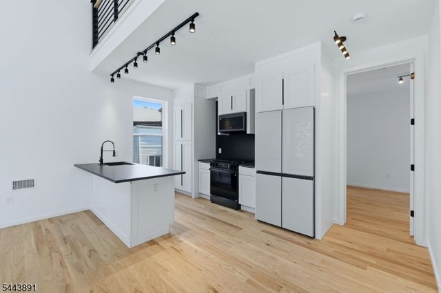 199 N Park St, East Orange City, NJ 07017