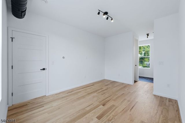 199 N Park St, East Orange City, NJ 07017