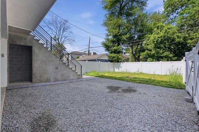 199 N Park St, East Orange City, NJ 07017