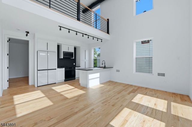 199 N Park St, East Orange City, NJ 07017