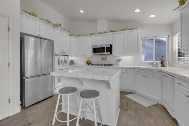 2313 Summer Dr, El Dorado Hills, CA 95762