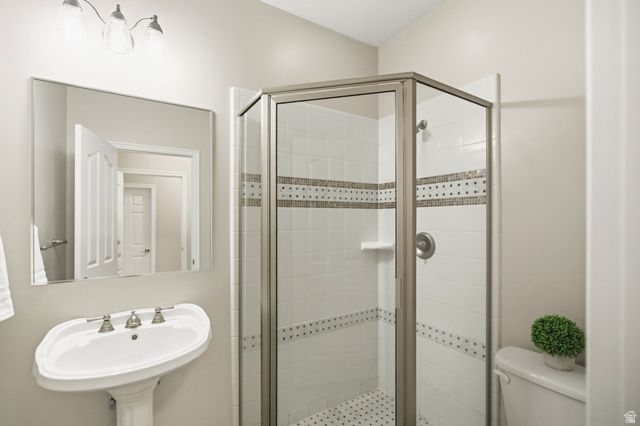 609 S PARKWAY DR, North Salt Lake, UT 84054