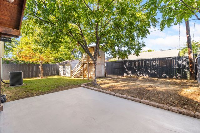 2441 Lakeshore Drive, Grand Prairie, TX 75051