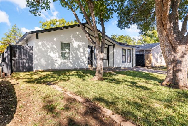 2441 Lakeshore Drive, Grand Prairie, TX 75051