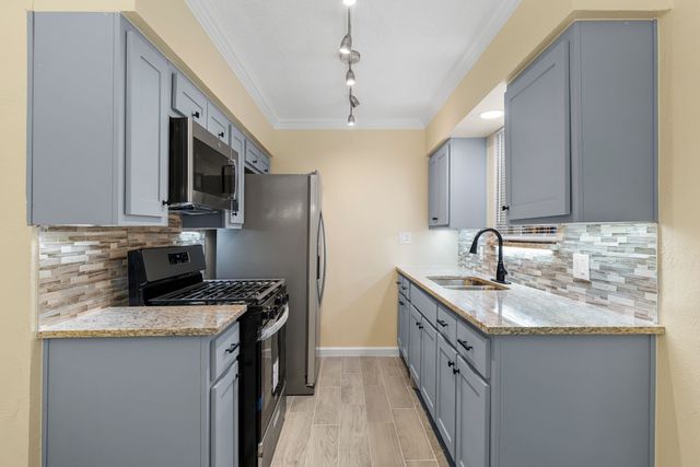 2441 Lakeshore Drive, Grand Prairie, TX 75051