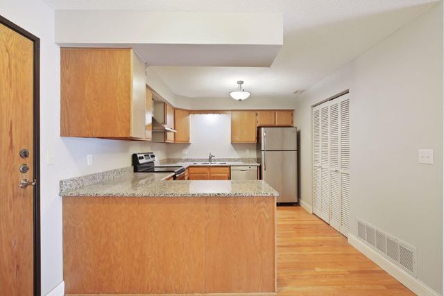 232 W Franklin Avenue 206, Minneapolis, MN 55404
