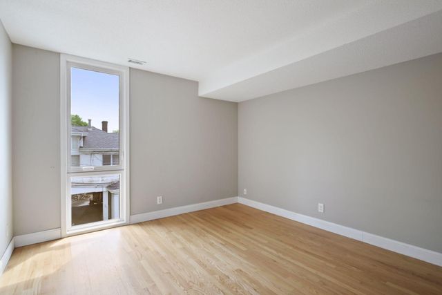 232 W Franklin Avenue 206, Minneapolis, MN 55404