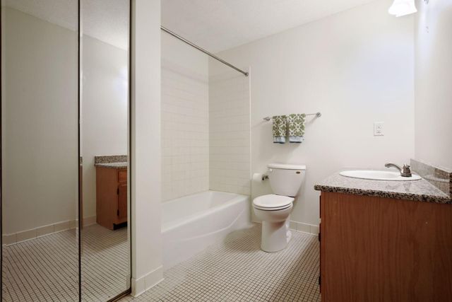232 W Franklin Avenue 206, Minneapolis, MN 55404