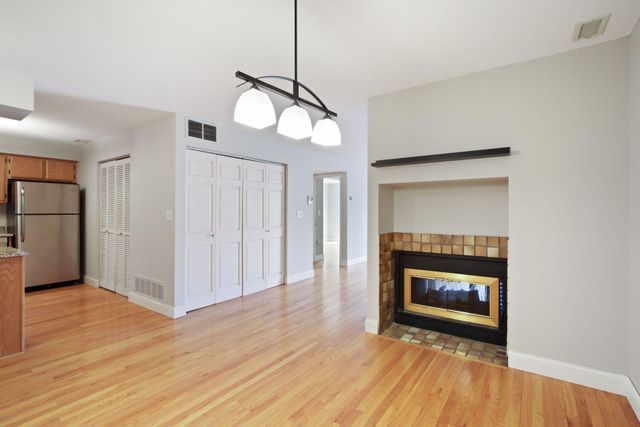 232 W Franklin Avenue 206, Minneapolis, MN 55404