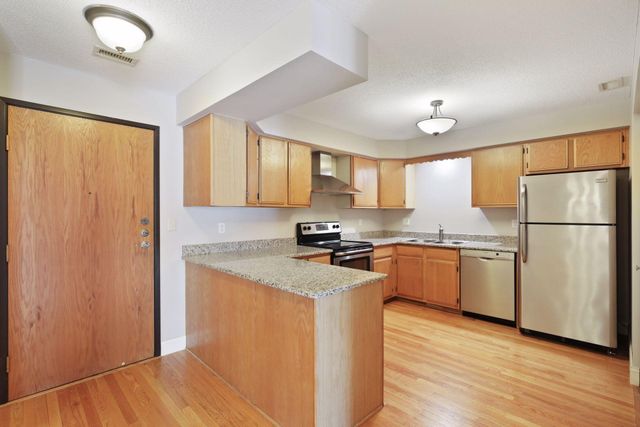 232 W Franklin Avenue 206, Minneapolis, MN 55404