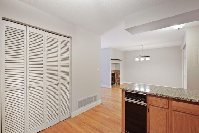 232 W Franklin Avenue 206, Minneapolis, MN 55404