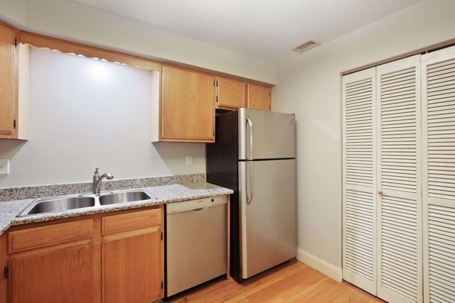 232 W Franklin Avenue 206, Minneapolis, MN 55404