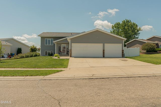 3406 Frost Lane, Bismarck, ND 58503 property photo