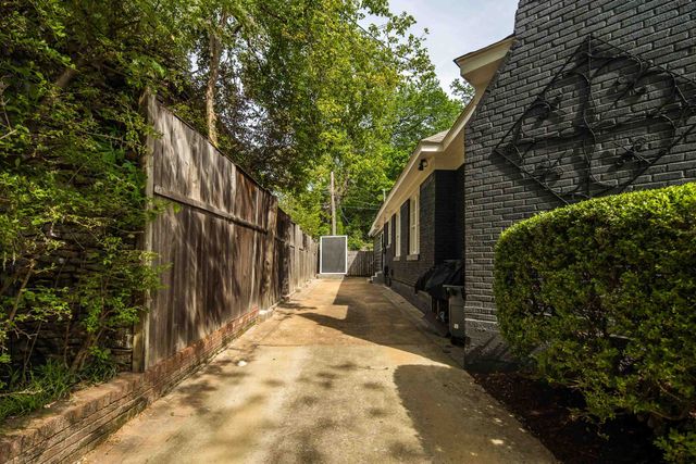 176 CRESTMERE PL, Memphis, TN 38112