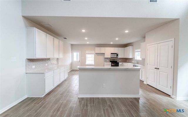 1240 Sweden, Seguin, TX 78155